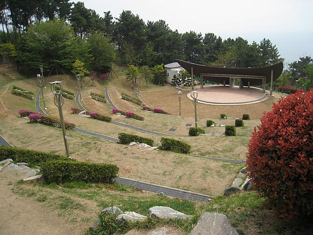 それは、オウル広場。