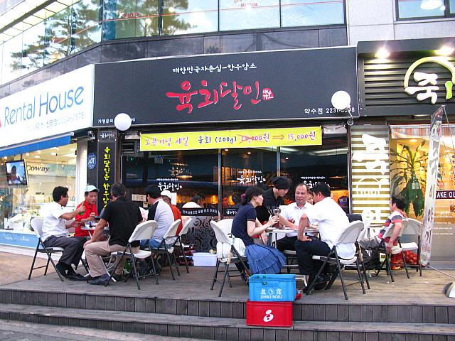 「ユッケ・タリン（達人）」も増えています。