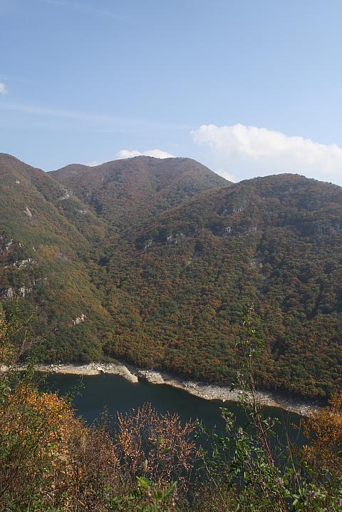 雨不足でダムの水は減っているということでした。