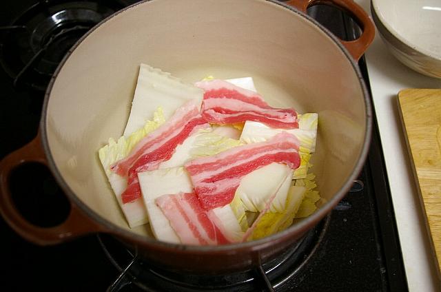 ④ ②の豚肉を1/2量乗せる。→
