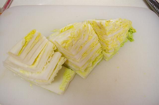 ① 白菜は食べやすい大きさに切る。→
