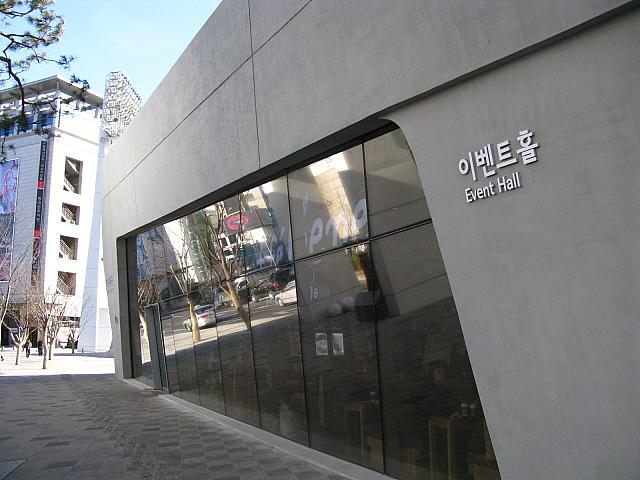 イベントホール（１Fはカフェ）