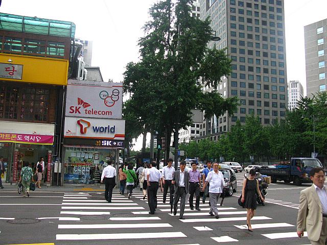 まだ完全に梅雨が明けておらず、どよーんと曇っている今日のお天気。ただ暑いというよりも、とっても湿度が高くて蒸し暑い～～！こんな時だからこそ、元気が出る食べ物でスタミナアップしたいですネ！＾＾