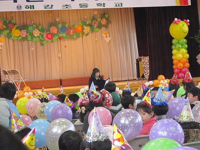 最後は一応入学式らしく、6年生の先輩からの歓迎の言葉。