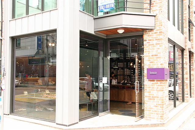 ③「BOSCO」輸入ものの靴屋さん。路面店より高めですが、作りはしっかりしています。
