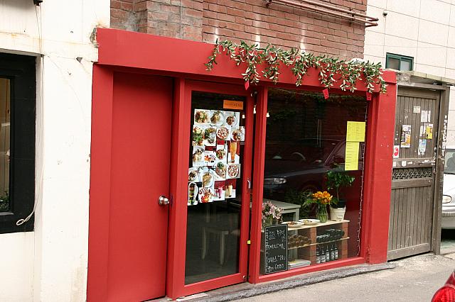 ②「Agreable」オープンしたての洋食レストラン。