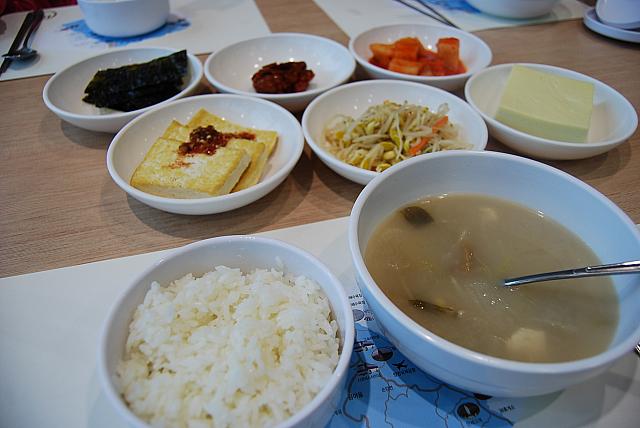 翌日の朝食はプゴグッ＆卵豆腐