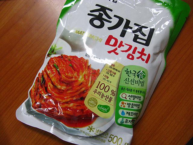 <b>キムチ</b><BR>白菜丸ごとのものではなく、切れているものを選ぶとホテルでも食べやすいですよ。