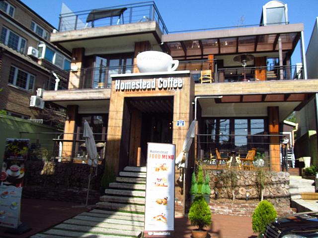 チェーンのカフェ「Homestead Coffee」の大型店が進出！