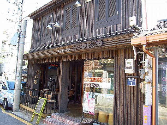 本格珈琲の喫茶店「DOOROO」。地元でも人気。目当ては珈琲かイケメンスタッフか・・・？！
