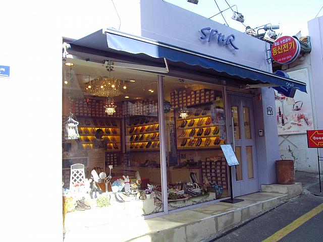 フラットシューズのチェーン店「SPUR」
