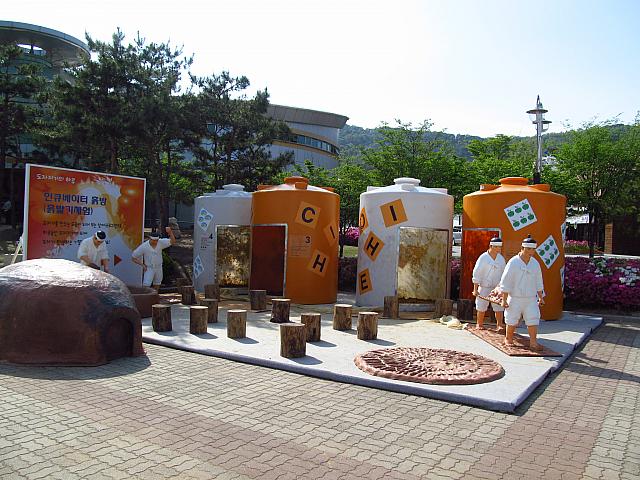 昔の陶器作りを見学できるコーナー