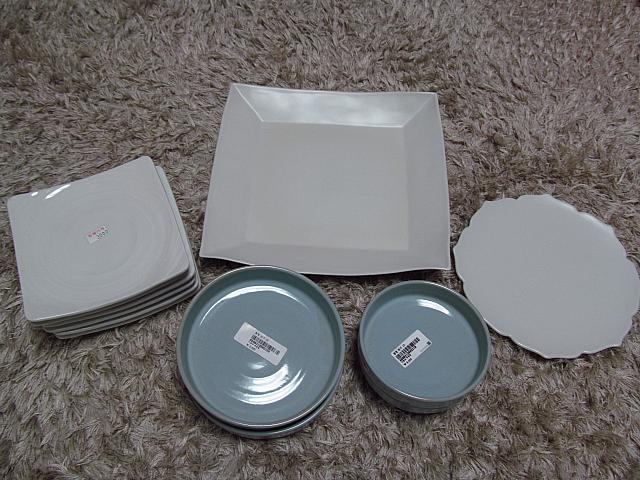 コレがモリーのゲットしたもの。右の花形のお皿が特にお気に入り（２万ウォンちょっと。廣州窯）。
