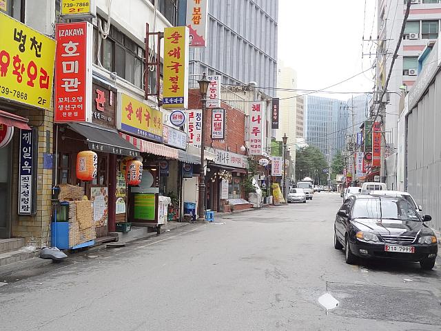 このあたりはお店が残ってます。