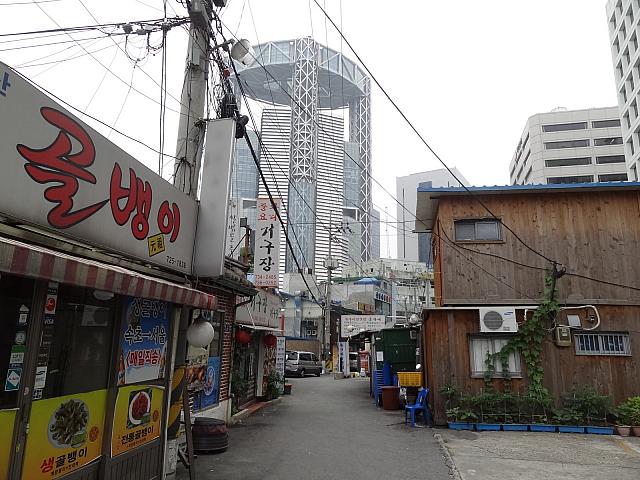 左手には鍾路タワー。