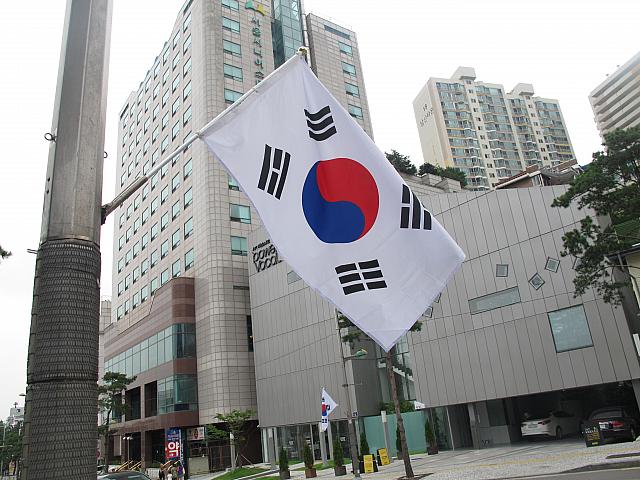 今日は「制憲節（チェホンジョル）」。そう、韓国の憲法記念日なんですよ。かつては国民の祝日だったのですが、いまや平日になってしまいました。