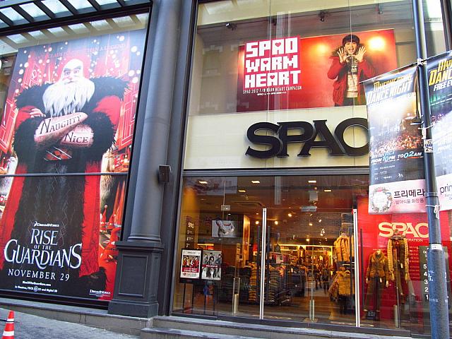 忠武路通りのカジュアルブランド「SPAO」。｢H&M｣や｢ZARA｣、｢UNIQLO｣など外国勢がひしめく中で、韓国発ブランドとして奮闘中。