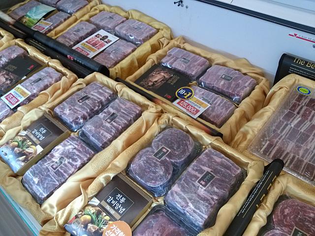 カルビのセットももちろんありますよー！