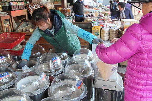 その場で量り売りしてくれます