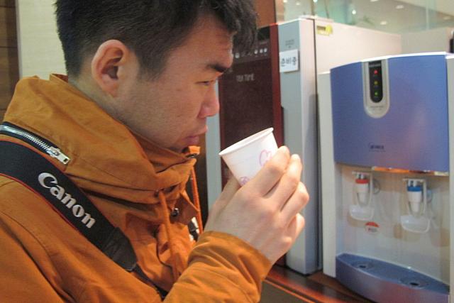 なんか、韓方茶的なものを恐る恐る試飲
