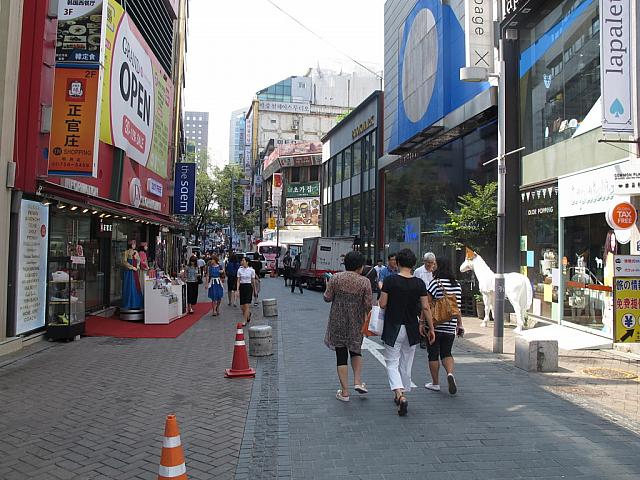 明洞忠武路通り
