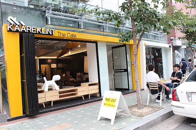 最近オープンしたばかりの「KAARE KLINT」という家具ブランドがプロデュースする家具屋さんとカフェが合体したショップ！
