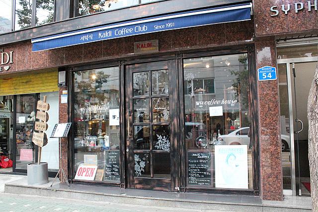 本格的なコーヒーが飲める、コーヒー好きたちの間で話題のカフェ。