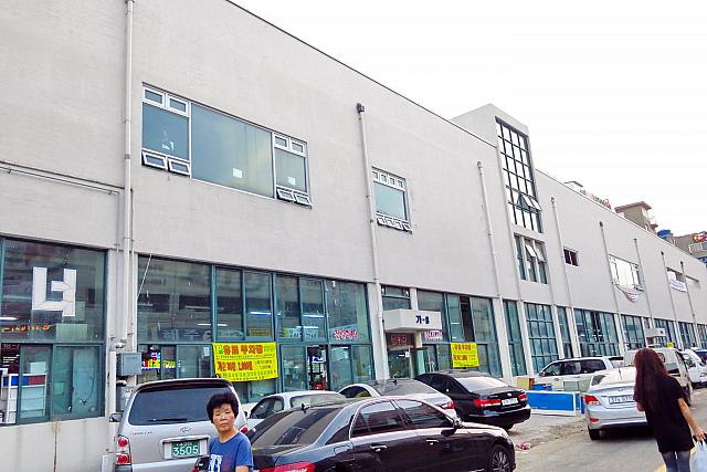 「オイド総合魚市場」가棟