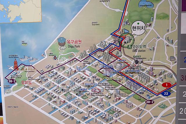ぶどう色が３０-２番の路線