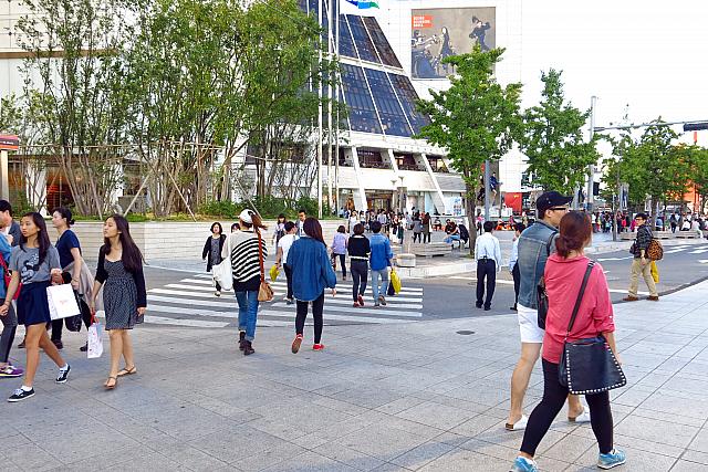 ドゥータ前とミリオレ前をつなぐ横断歩道