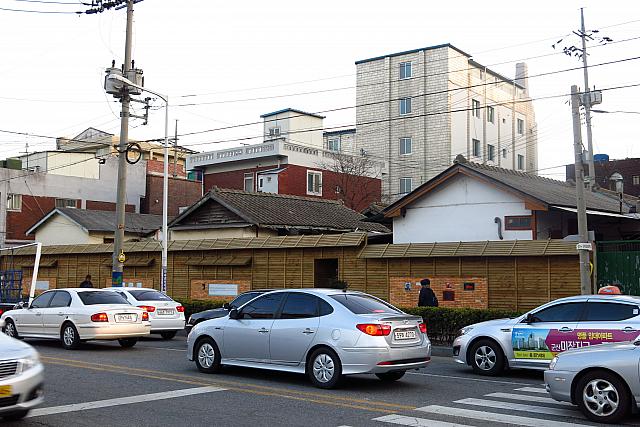 これは芸術家たちの集まり場所とか。