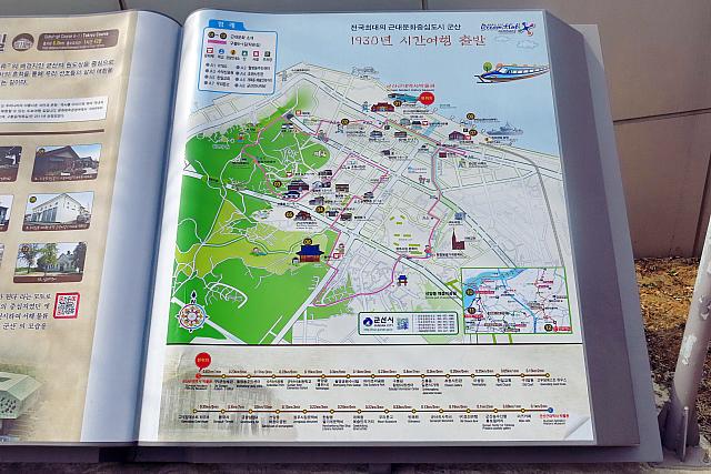 歴史博物館前には観光コース案内が。体力があれば、１日でまわれそう！