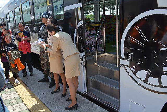 一人ずつ再度乗車 