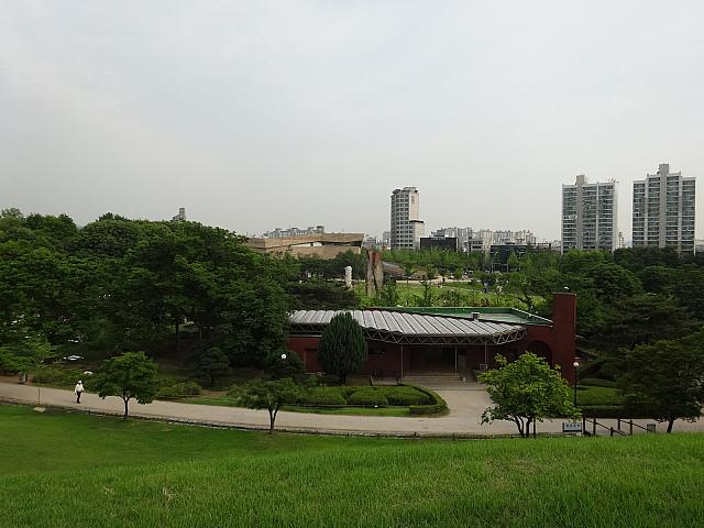 博物館などが見えます