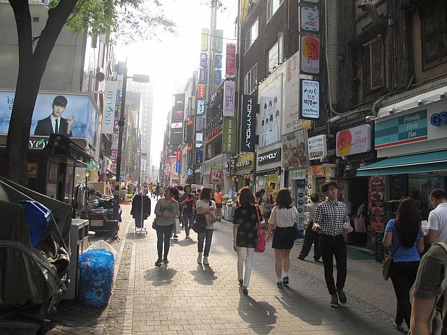 明洞忠武路通り
