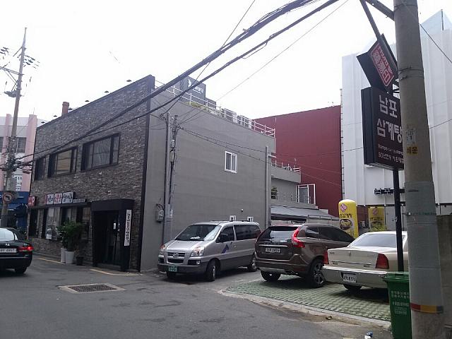 ここは海雲台で有名なサムゲタン屋さんが２軒並んでいる所なんですよ～