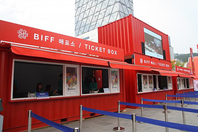 レッドが映画祭のカラー！