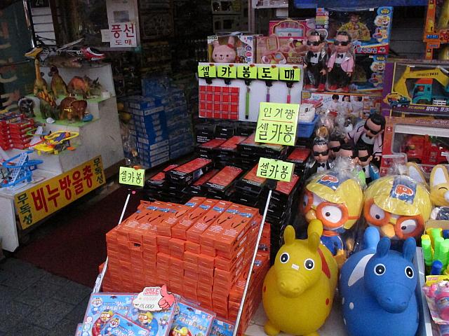 今や市場などあちこちで販売中