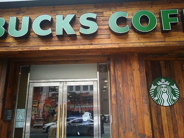 コーヒーチェーン店に入ると～