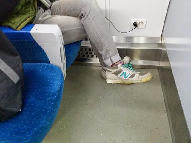 車両連結ドアに近い席にあります