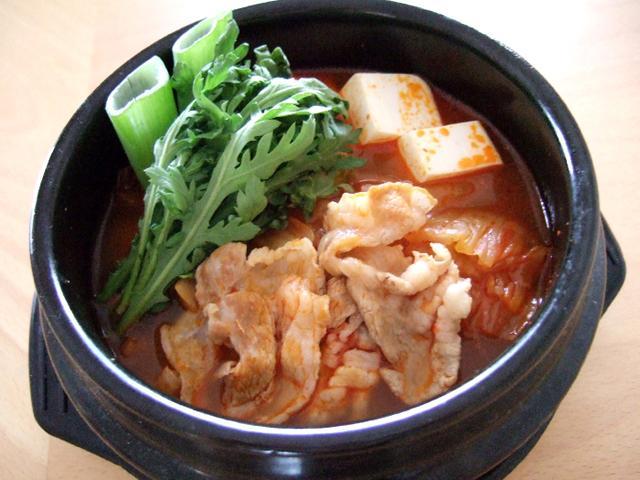 キムチチゲ（うどん入り）