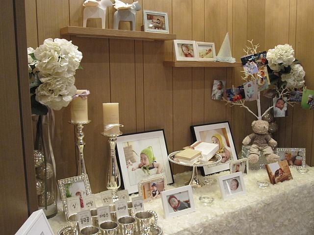 会場入り口に飾られた写真を「トルサン」と言います。