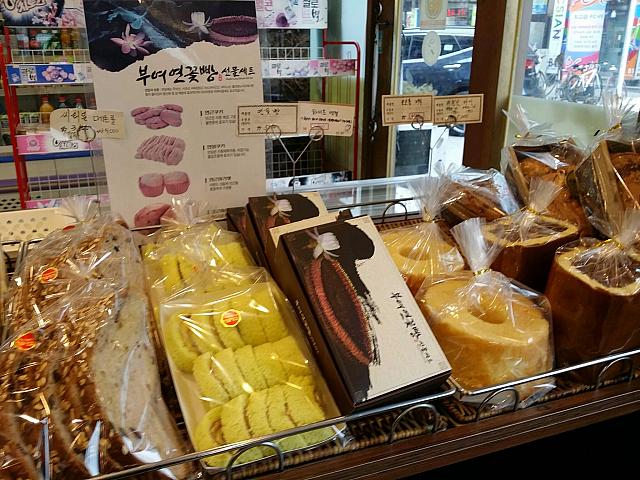 蓮の葉や根、花で作ったお菓子のセット