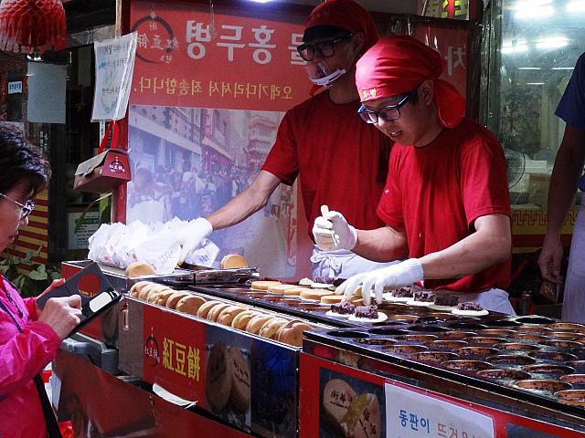 これが今人気の紅豆餅（ホンドゥビョン）！