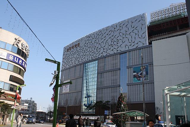 ロッテ百貨店光復店<BR>4月無休