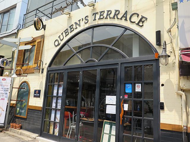 見た目がオシャレな居酒屋「QUEENS TERRACE」