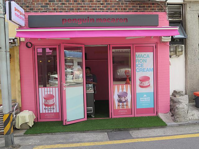 最近流行のマカロンアイスのお店