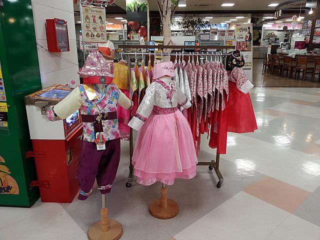 子供用の韓服（ハンボッ）も売ってますよ～！