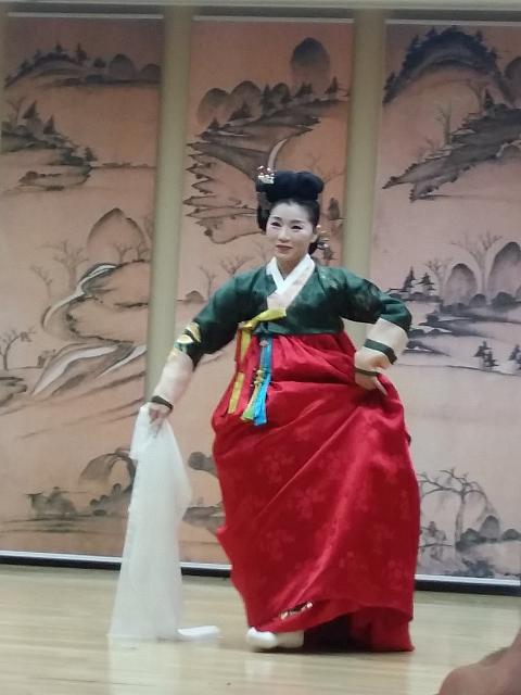 邪気を払うサルプリという踊りでつかみはOK