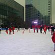 MBC新社屋前にはアイススケートリンクが。2016年２月18日までアイススケートが楽しめます。